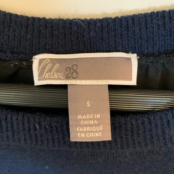 Gorgeous bell sleeve top - Picture 2 of 7